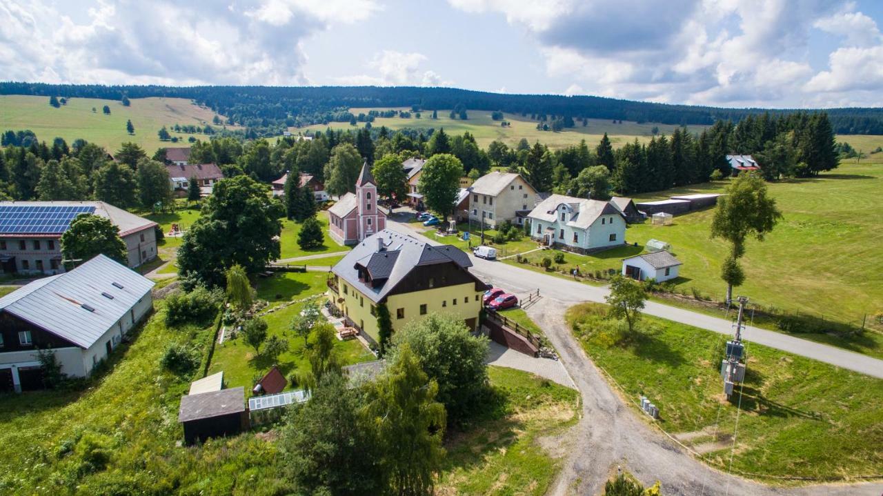 Penzion U Zpevaku Nove Hute Dış mekan fotoğraf